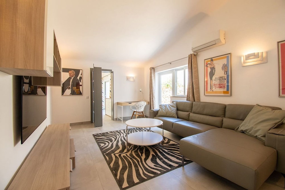 Lavanda Magnificent Five Bedroom Villa in Carvoe