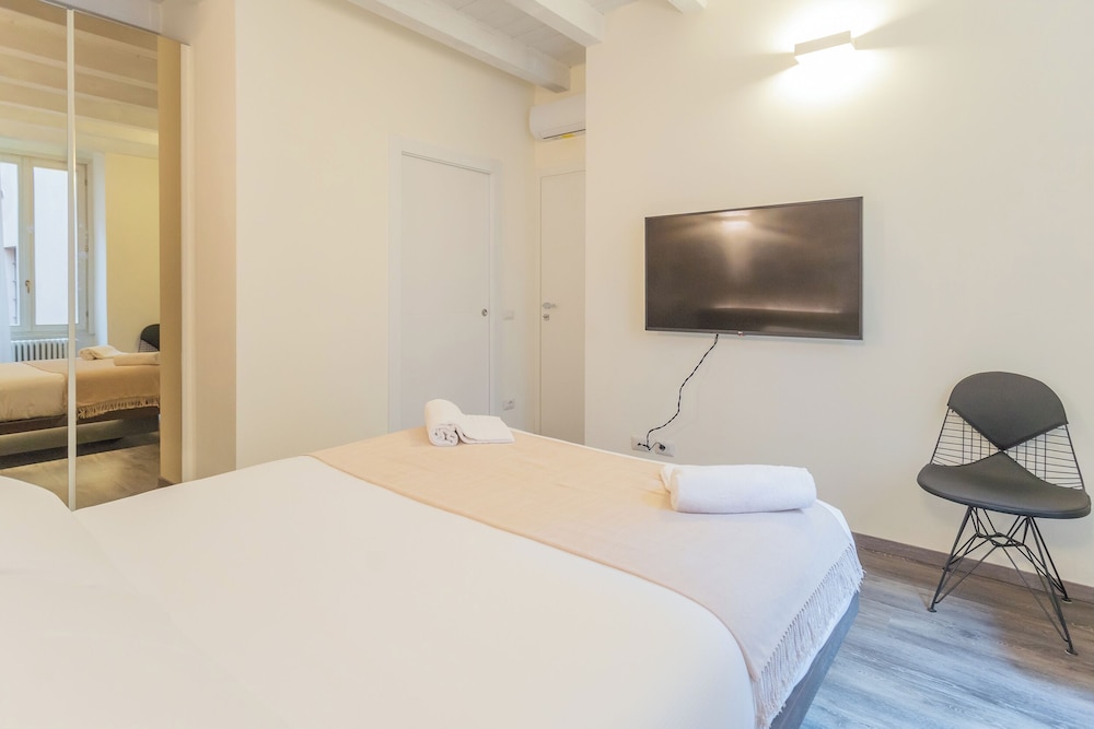 Modern & Stylish Apartment in Como City by Rent all Como