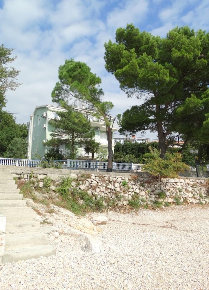 Oli - 20m From the Beach - 7 - R11