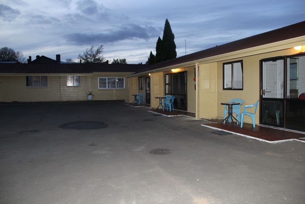 Triton Hotel & Bungalows