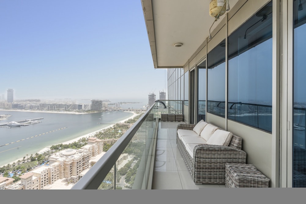 Luxury at Ocean Heights Views Dubai Marina 4 Beds Sleeps 8