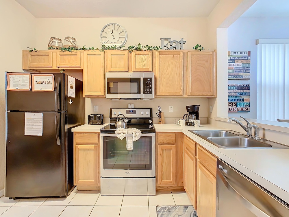 Family Getaway 4BR Townhome by Old Town