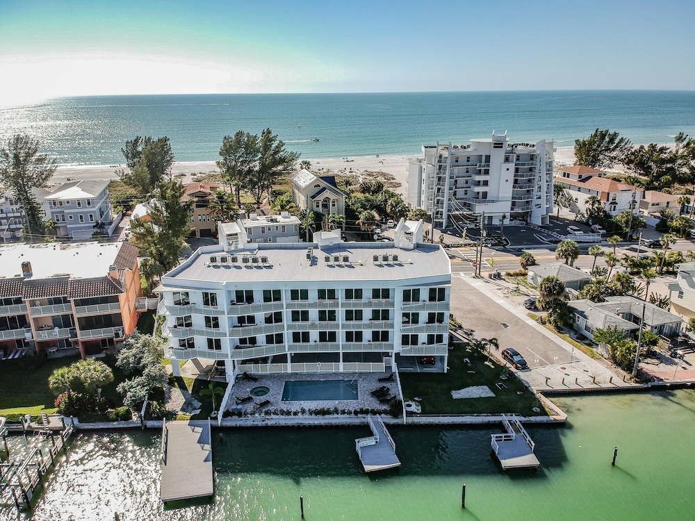 Oceana 305 East