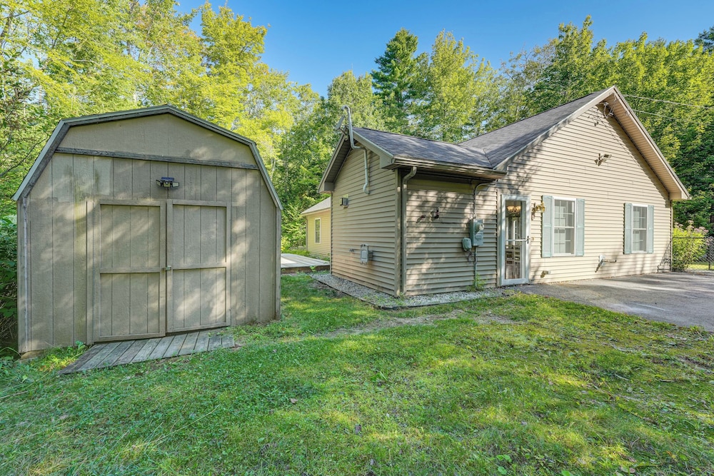 4 Mi to Long Lake! Secluded Haven w/ Fenced Yard