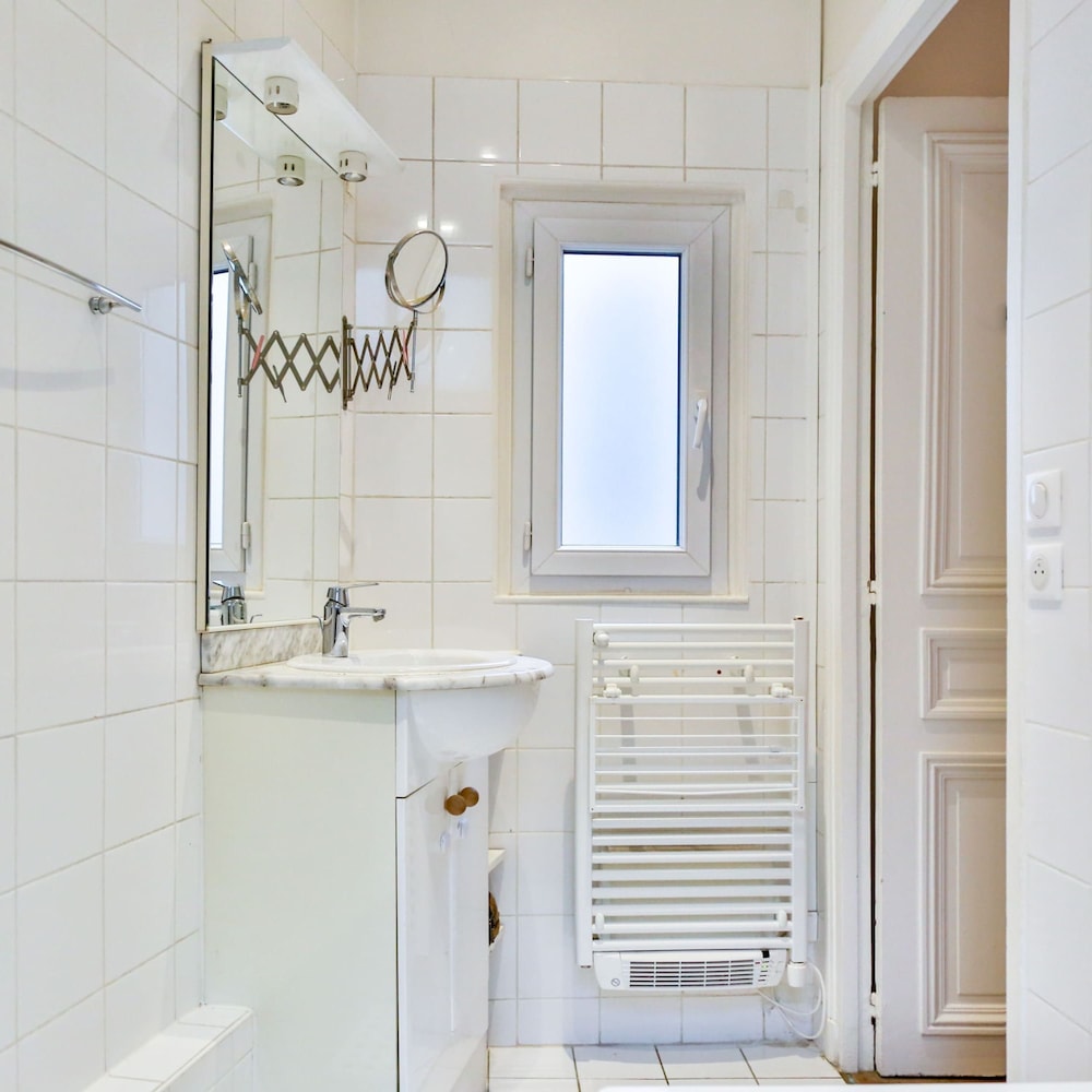 Secret Villiers I Stylish 2 Bed Apt in Villiers
