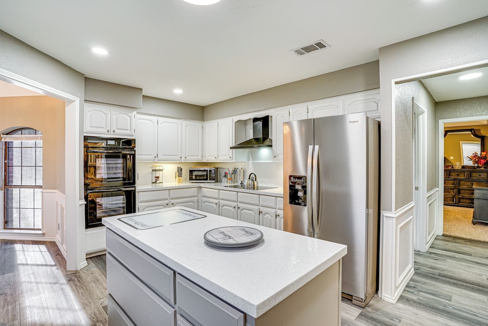 Large Yard, Fire Pit & Games: Grandview Haven!