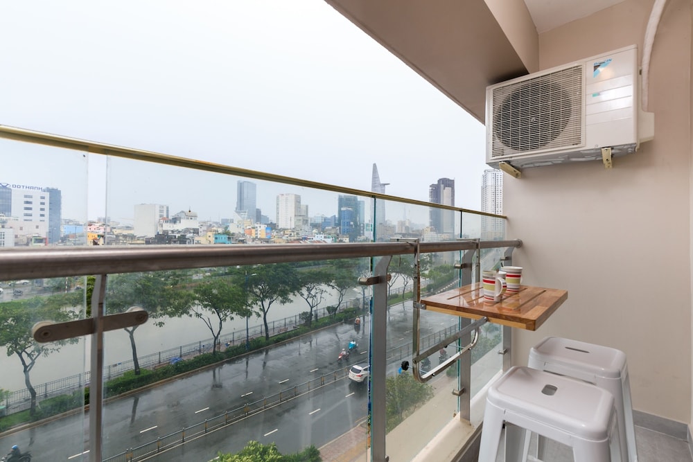 Jennifer House - Millenium Apartment