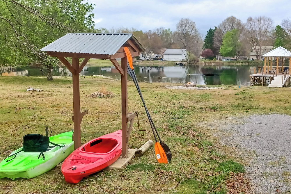 Kayak & Fish: Little River Canyon Lakefront Cabin