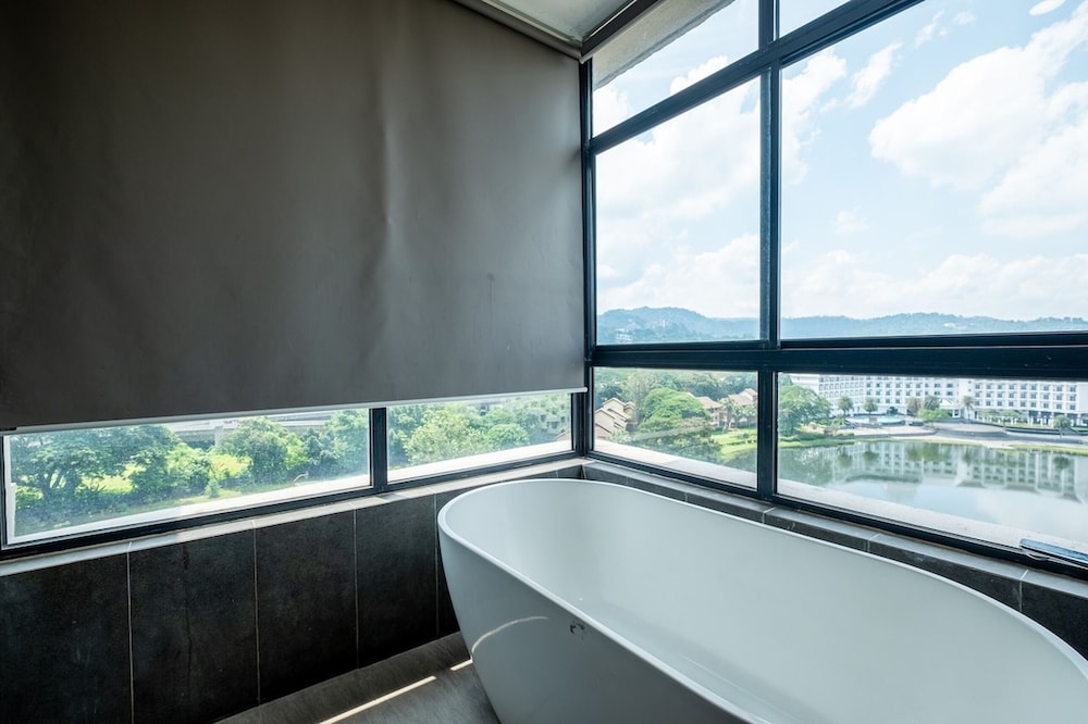 Astoria Ampang Condotel by Emily in Town