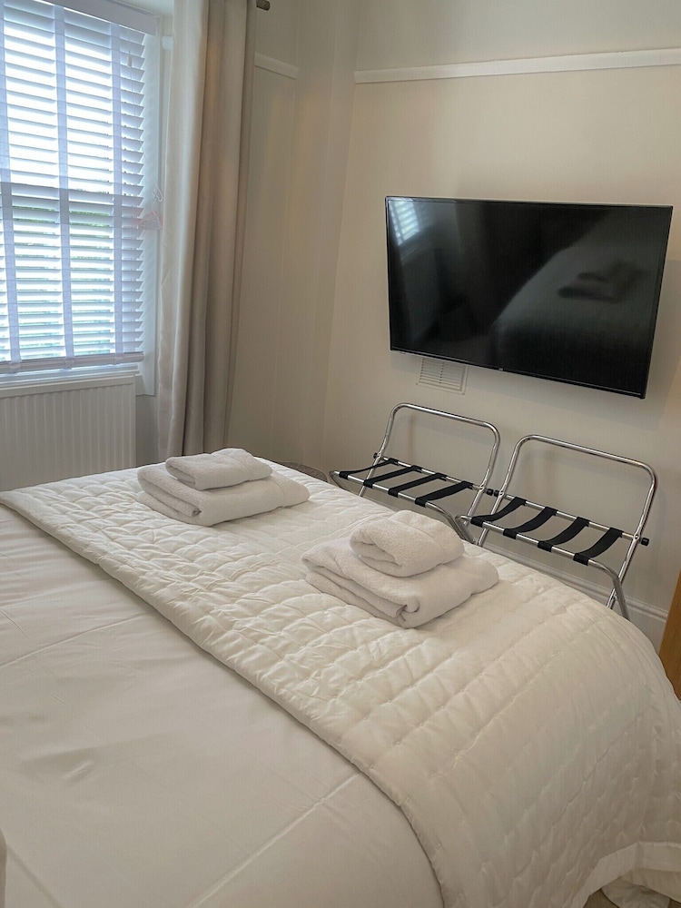 Luxury Townhouse Retreat in Kendal w/ Free Parking