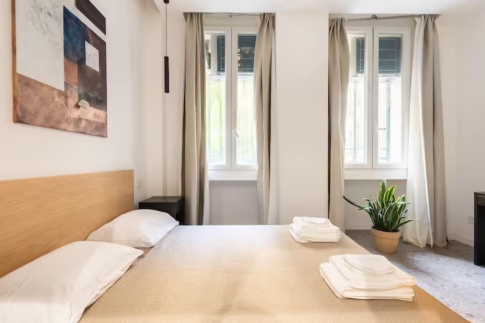 Roma private rooms Vatican City