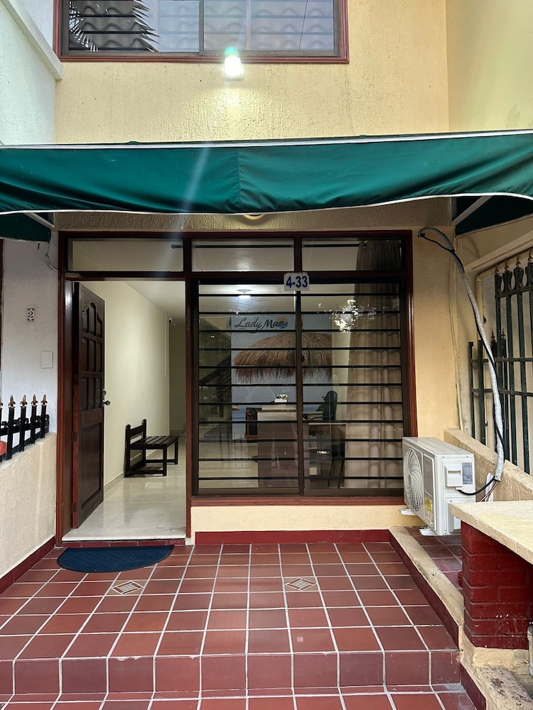 HOTEL LADYMAR