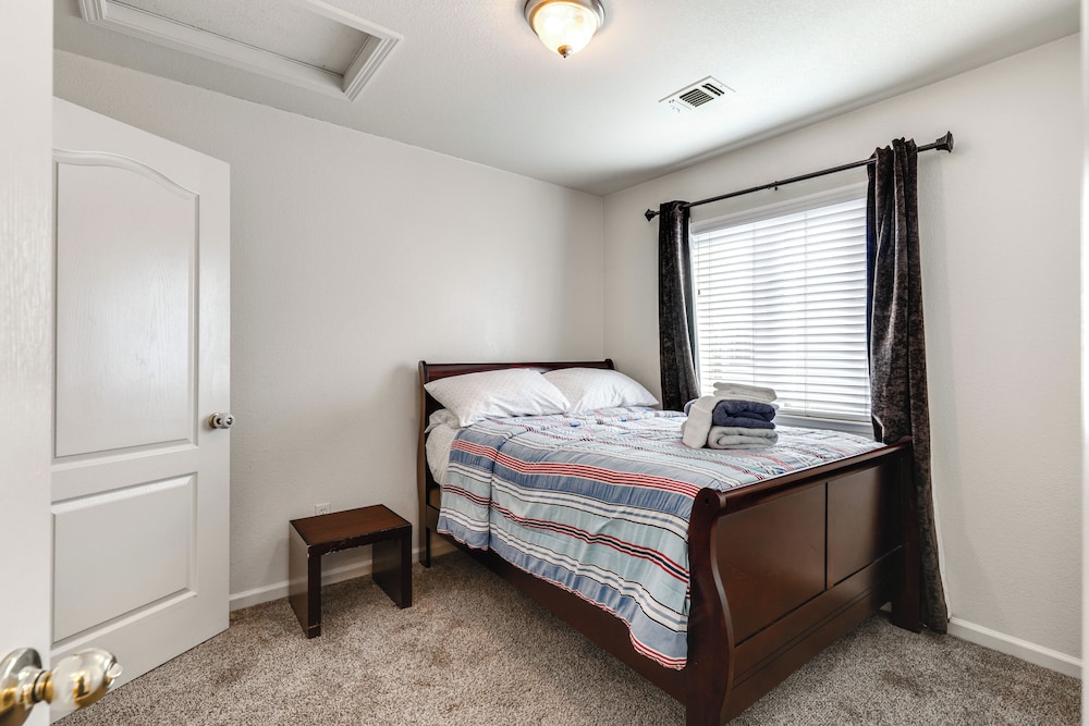 Spacious Turlock Home ~ 1 Mi to University!