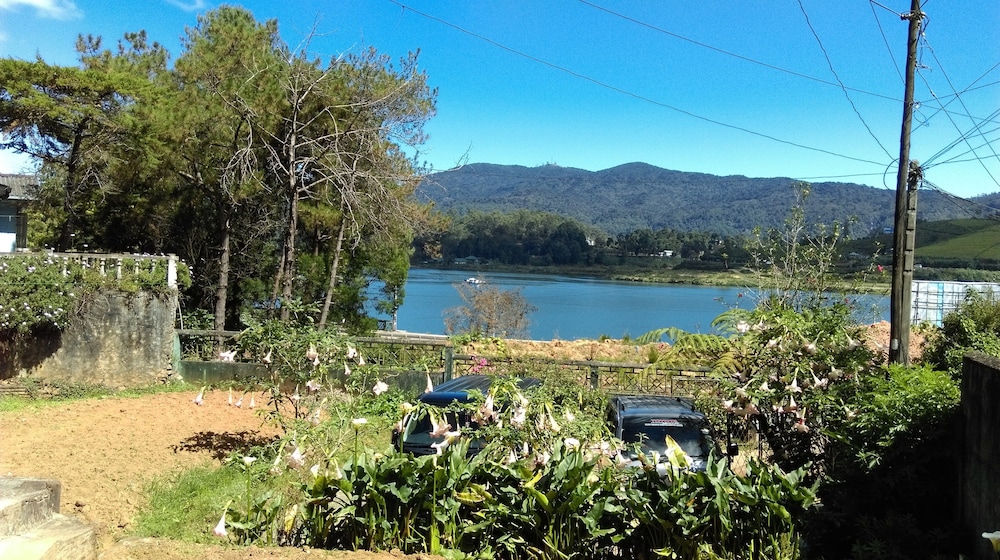 Lake Crown Holiday Home