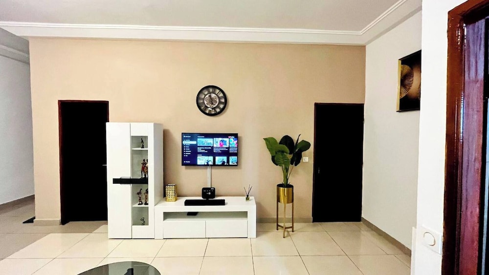 Medo's Luxury Houses - Large Studio