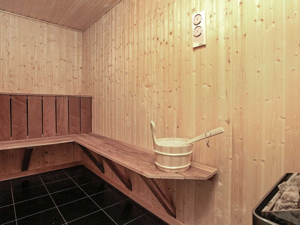 Luxury Retreat in Bratten - By Traum Ferienwohnungen view 2
