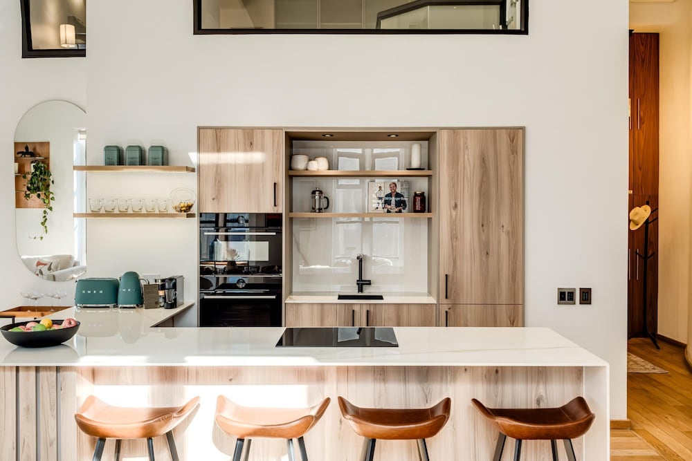 Contemporary 2bed in Art Deco Heritage Site Elevea
