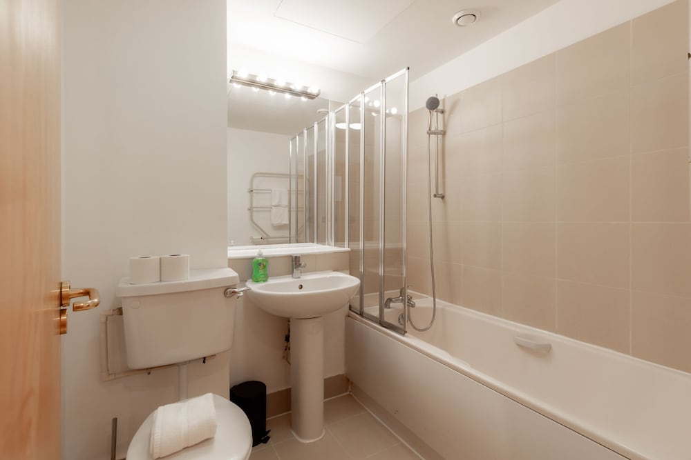 Comfy Apartments in Queensway