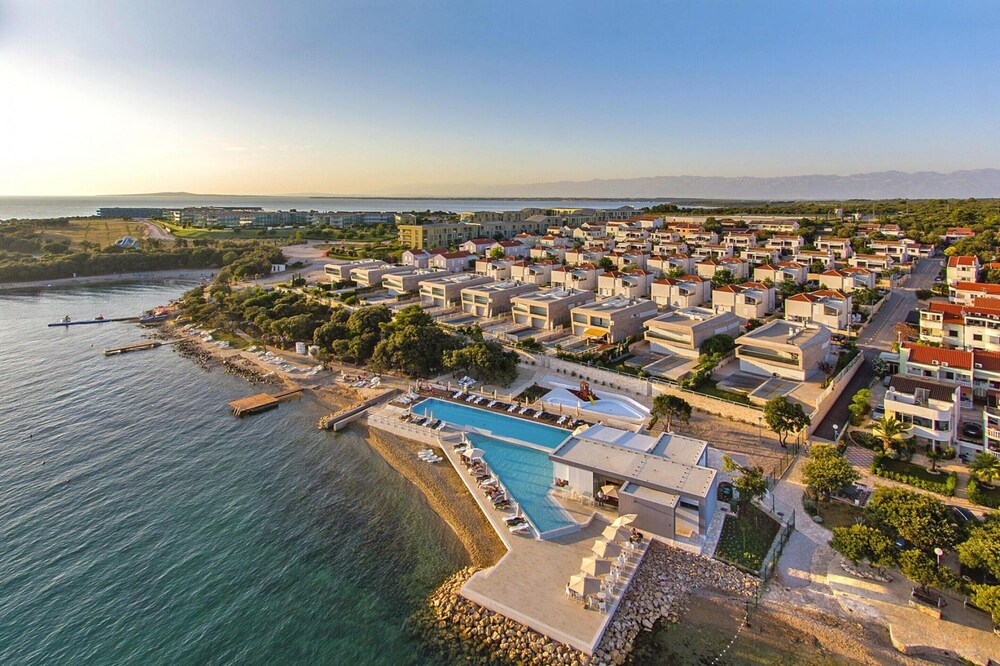 Apartments in Villas Punta Skala With Beachpool
