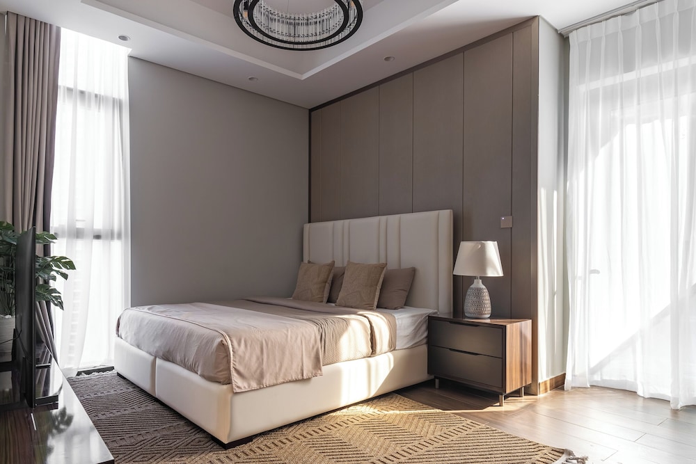 SIMPLY COMFORT Skyline Apts at Nobles Tower with Luxury Burj View