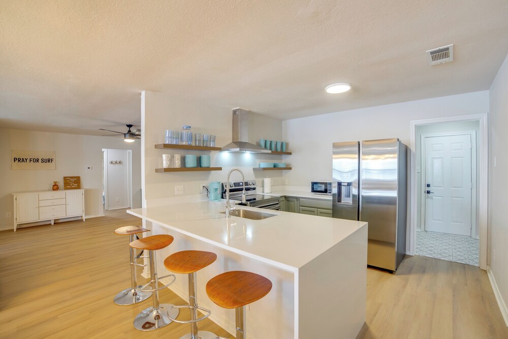 Waterfront Cedar Creek Lake Gem: Near Marina!