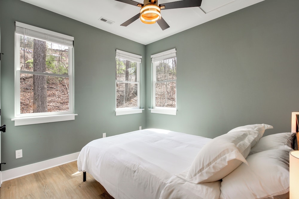 6 Mi to Chattanooga: Home w/ Balcony & Dtwn Views!