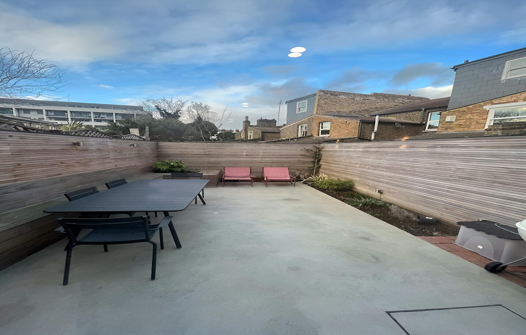 Beautiful Minimalistic 2BD House - Victoria Park
