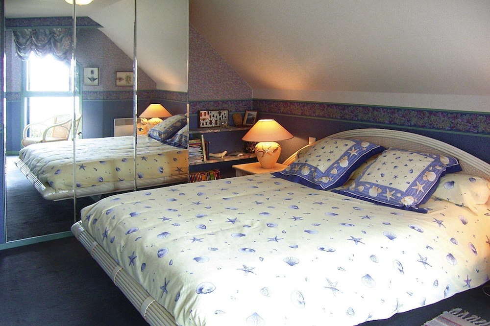 Holiday Home in Penestin Near La Mine D'or Beach view 4