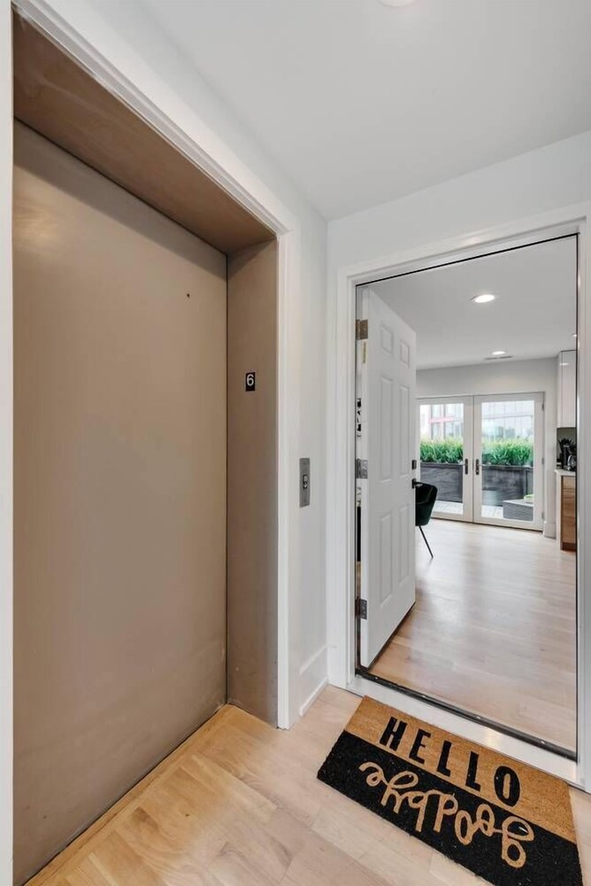 4 BDR Penthouse with Views photo 2