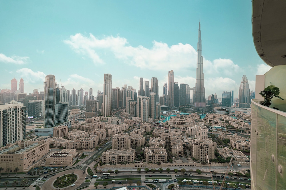 DAMAC Suites by Hostiva – Burj & Fountain