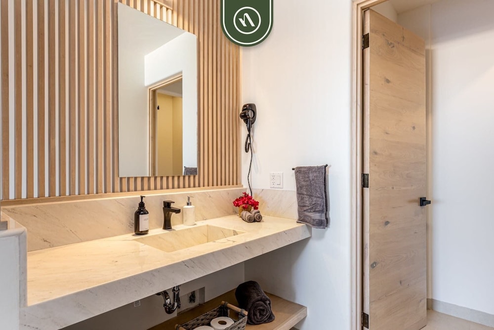 Amazing Studio With Rooftop Pool - 5 min to Marina