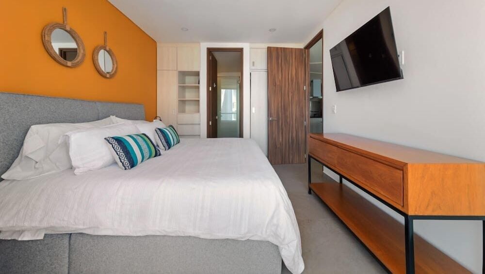 New 1 Br Unit 2 Min From Beach - Pool - King Bed