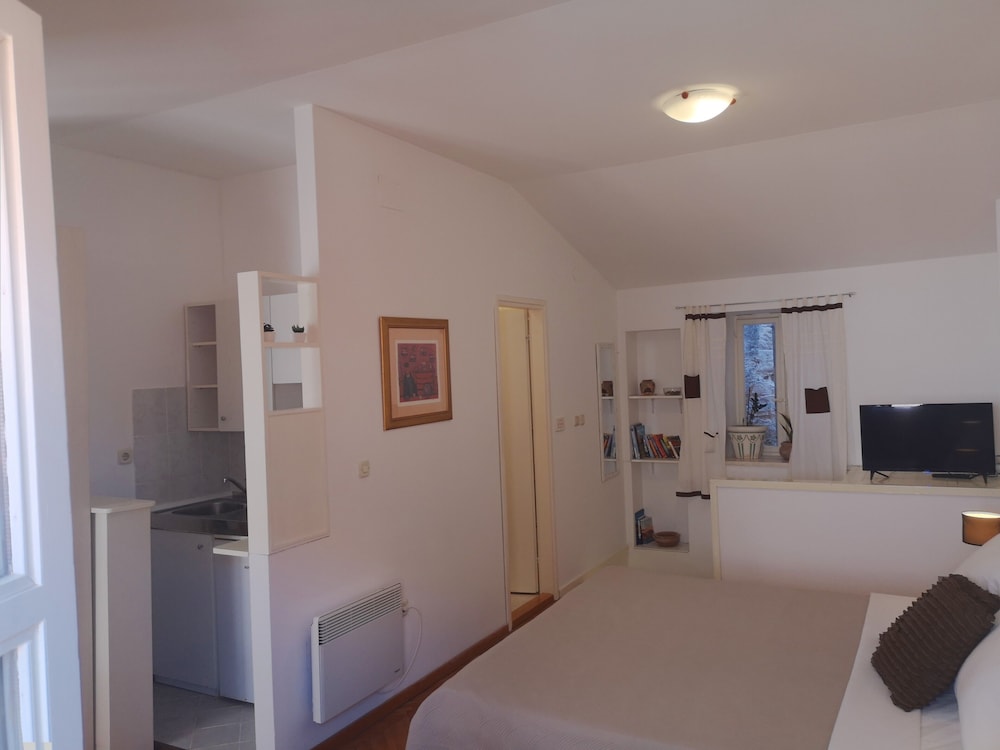 Old Town Economy Apartments