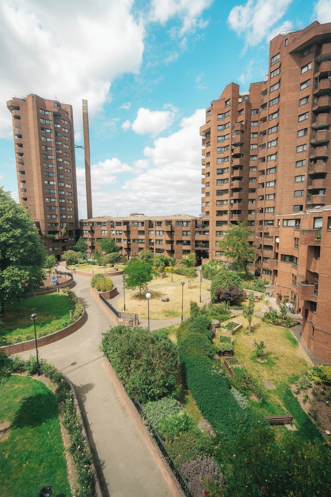 London Luxury Flat - Upper Whistler Walk