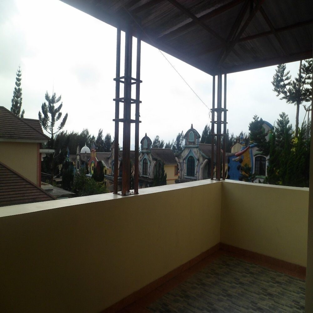 Villa Kota Bunga Violet