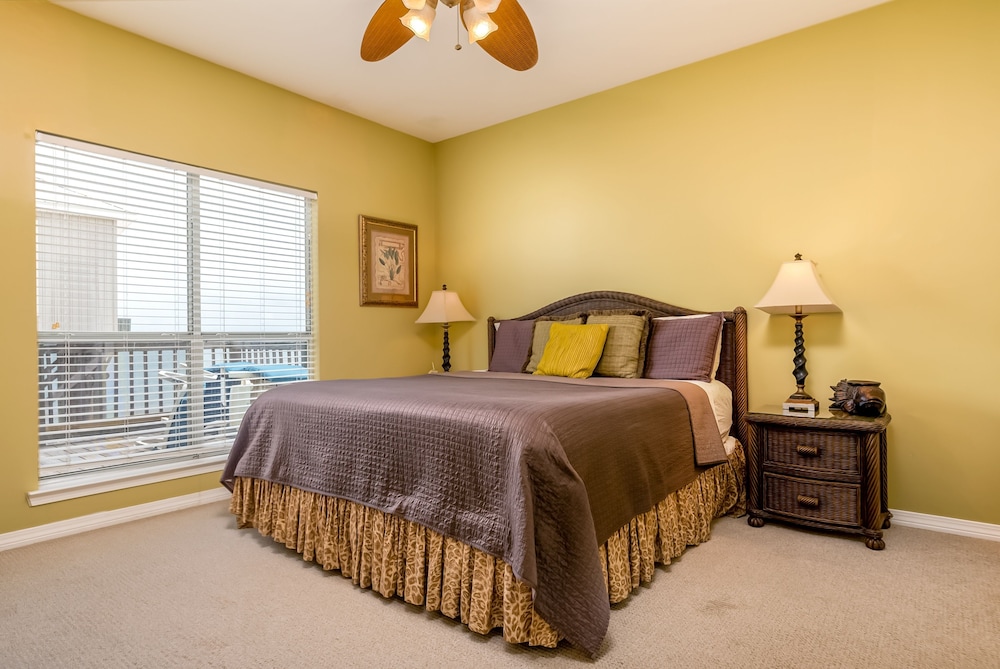 Beach Break - Pet Friendly! Relax With Friends, Family, And Mans Best Friend! 4 Bedroom Home by RedAwning view 3