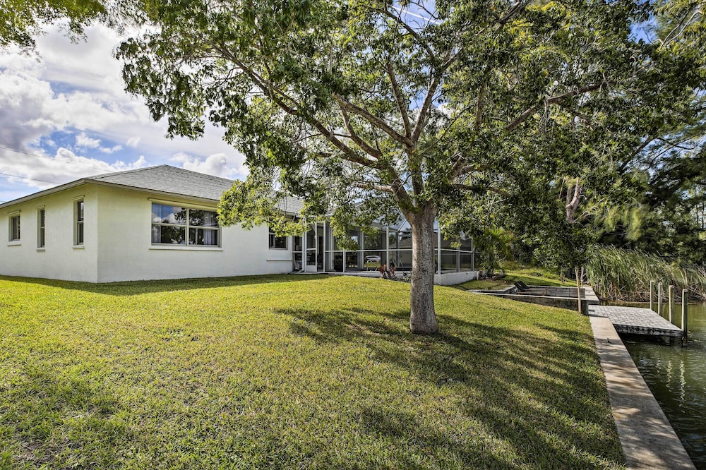 'villa Sol Mate' - Waterfront Cape Coral Home! view 4