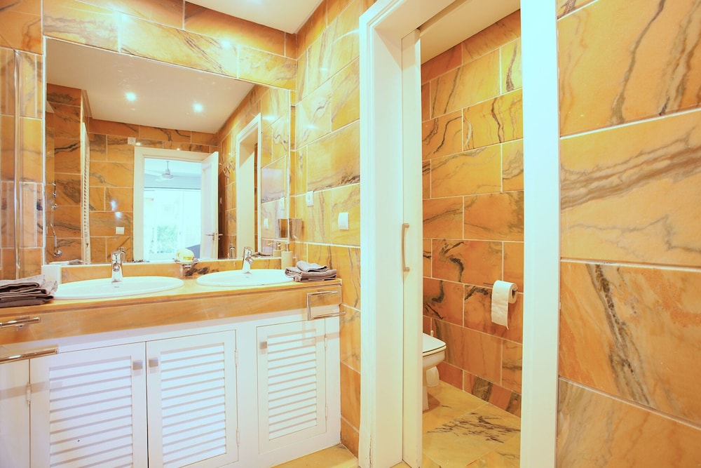 White Pearl Beach Elviria H1