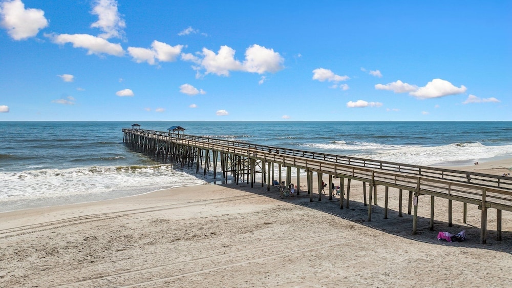663 Amelia By The Sea 2 Bedroom Condo