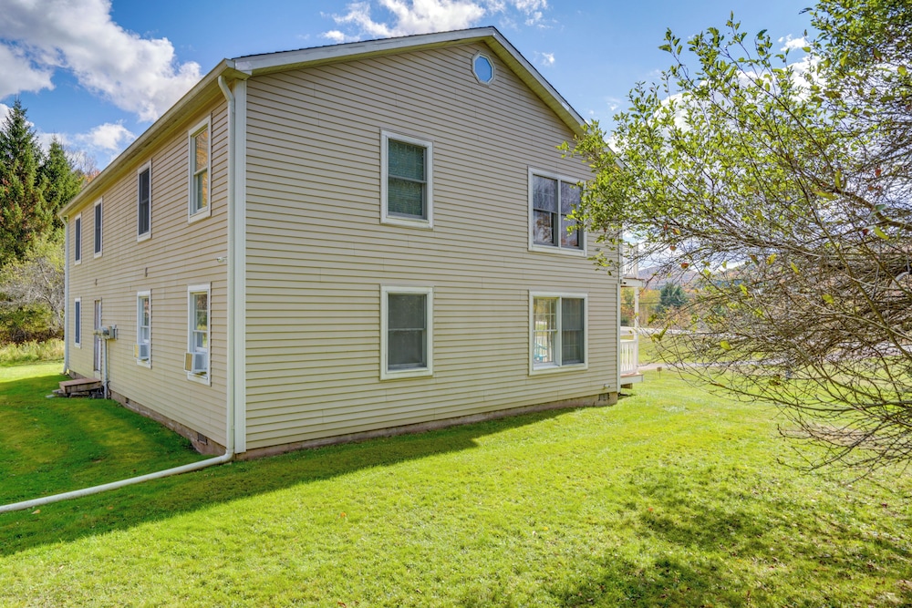 Peaceful Catskills Condo w/ Deck + Mountain View!
