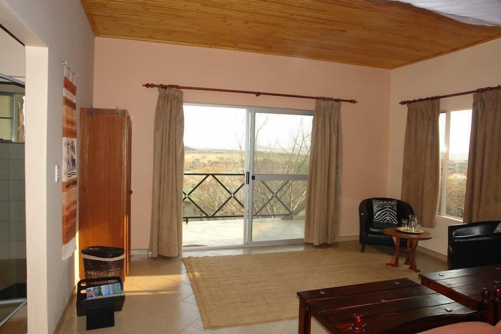 Toko Kamanjab Lodge & Safari view 5