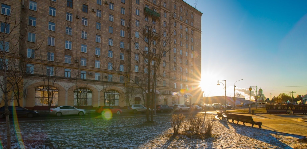 ApartExpo on Pobedy Square 1B
