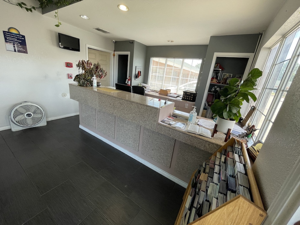 Corsicana Vacations - Gun Barrel Executive Inn - Property Image 3