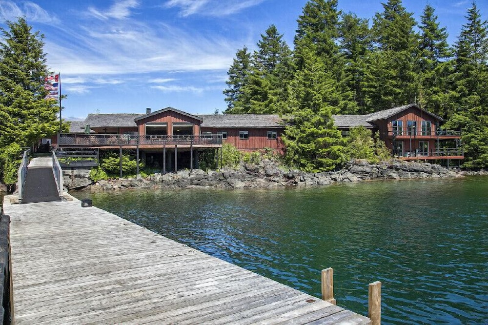 Nootka Island Lodge