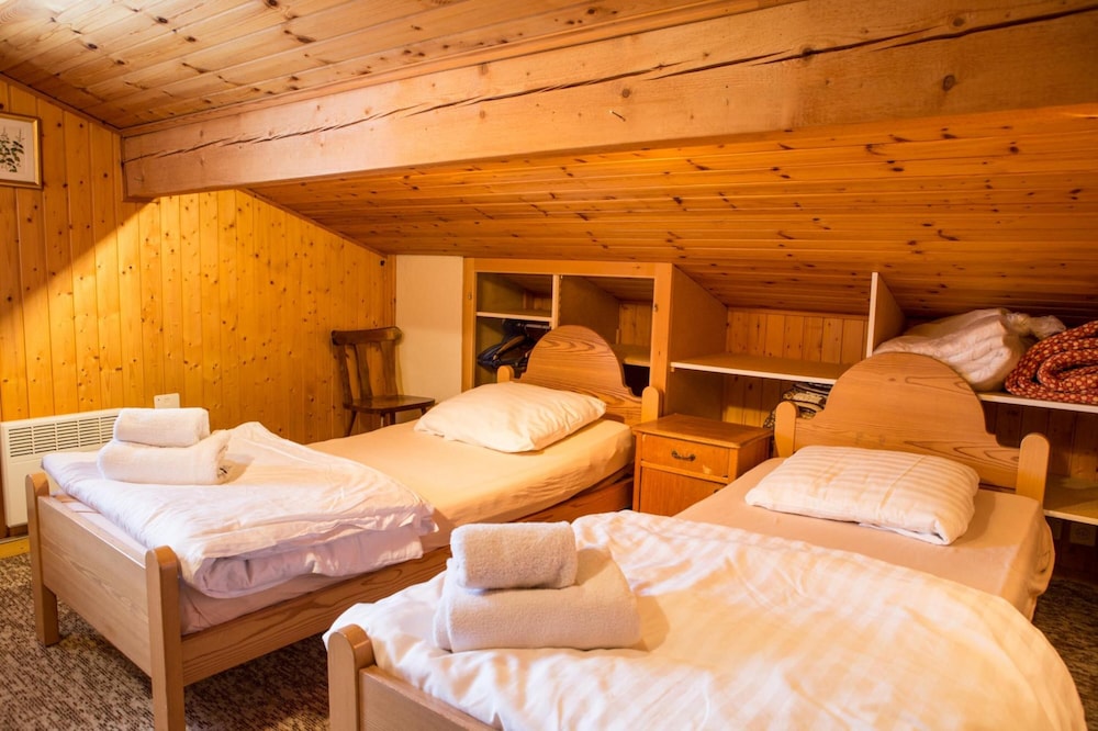 Rosaline - Large and Cosy Swiss Chalet With Beautiful Views