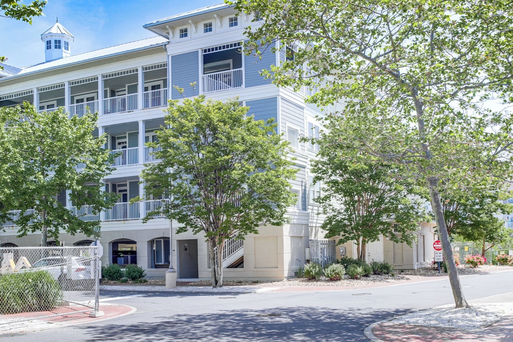 Ocean City Condo w/ Pool & Private Beach Access