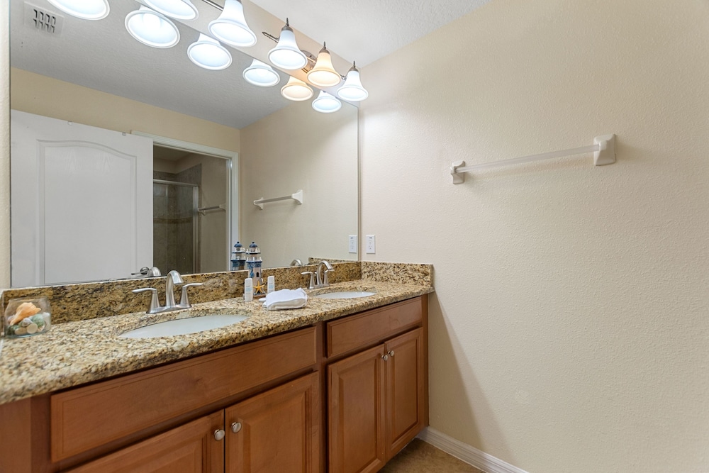 Sunny Paradise Retreat At Paradise Palms By Shine Villas 4 Bedroom Townhouse