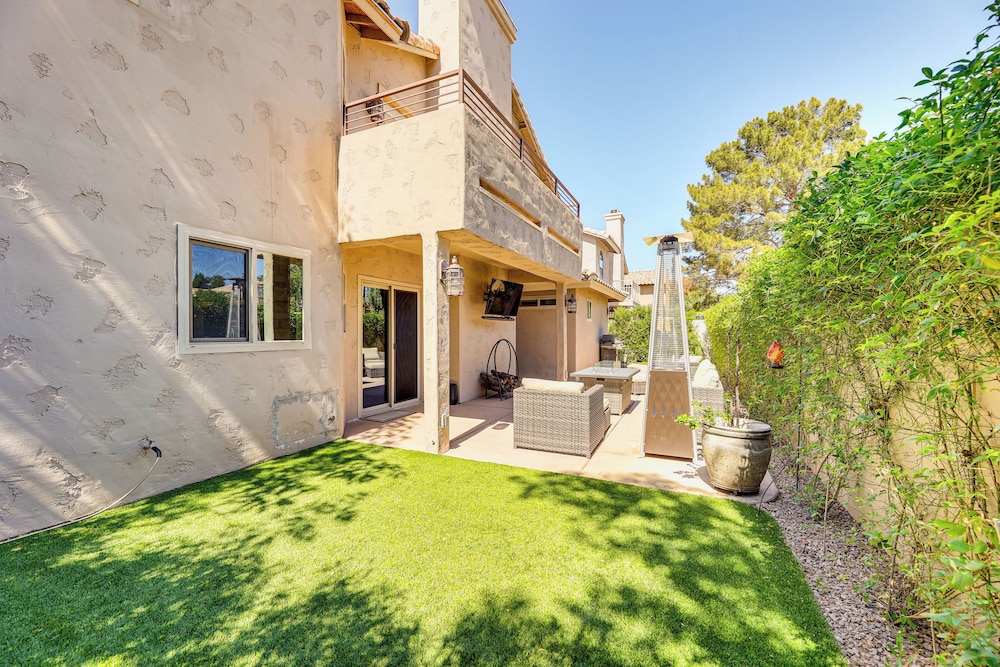 Val Vista Lakes Group Getaway: Lake & Pool Access!