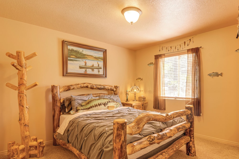 Luxe Cabin Retreat, Near Bryce & Zion Nat'l Parks!