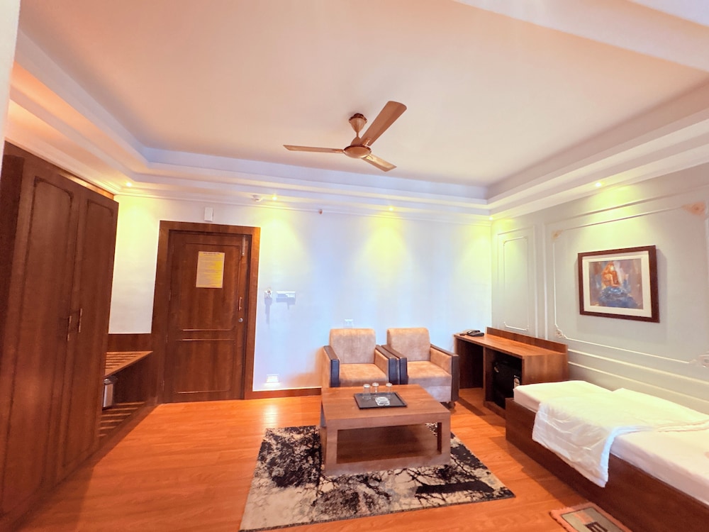 Hotel Jairam Way Bay